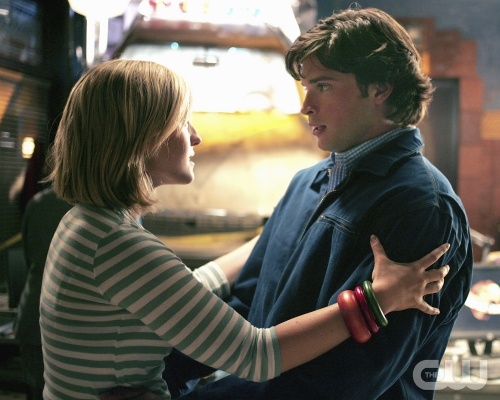TheCW Staffel1-7Pics_330.jpg - "Zod"-- Chloe Sullivan (Allison Mack) and Clark Kent (Tom Welling) in SMALLVILLE on The CW.Photo: Michael Courtney/The CW©2006 The CW Network LLC. All Rights Reserved